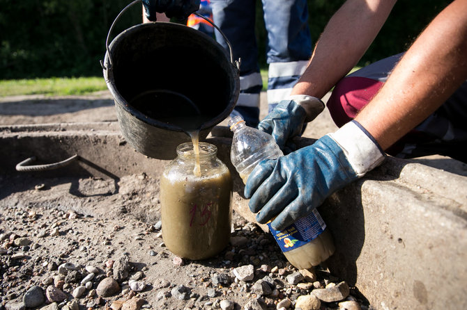 Žygimanto Gedvilos / 15min nuotr./Patikrinimas prie nuotekų valyklos