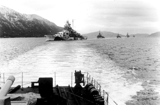 Leidyklos nuotr./Vokiečių karo laivynas prie Norvegijos krantų. Jis turėjo apsaugoti Skandinavijos vakarų pakrantę nuo britų atakų ir mėginti užtverti šiaurės kelią į SSRS. 1942 m.