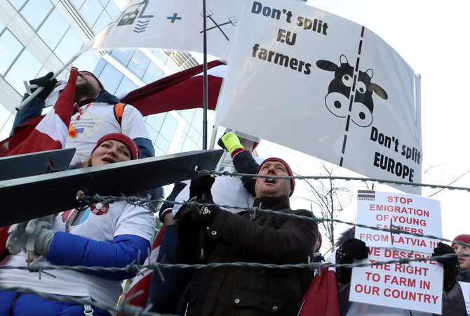 „Reuters“/„Scanpix“ nuotr./Baltijos šalių žemdirbių protestas Briuselyje