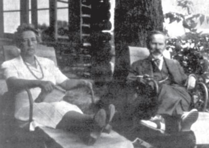 Algimanto Liekio nuotr./Prezidentas A.Smetona su žmona Sofija poilsio valandėlę JAV (Klivlendas, 1943 m.)