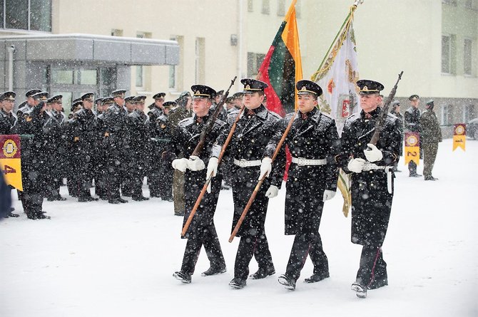 Alfredo Pliadžio nuotr. /Iškilminga vėliavos perdavimo naujajam LKA viršininkui ceremonija