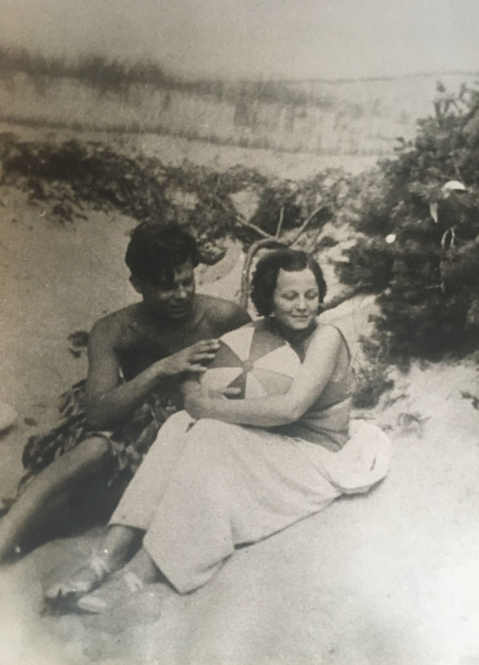 Gasparo Aleksos nuotr./Petras Cvirka su žmona dailininke Marija Cvirkiene Palangoje, 1933.