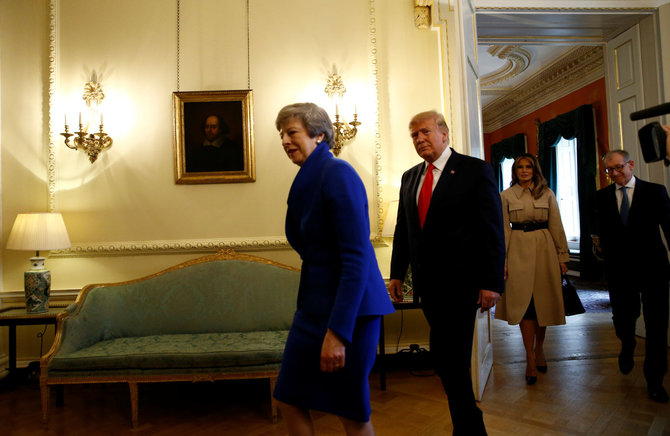 „Scanpix“/„PA Wire“/„Press Association Images“ nuotr./Theresa May ir Donaldas Trumpas