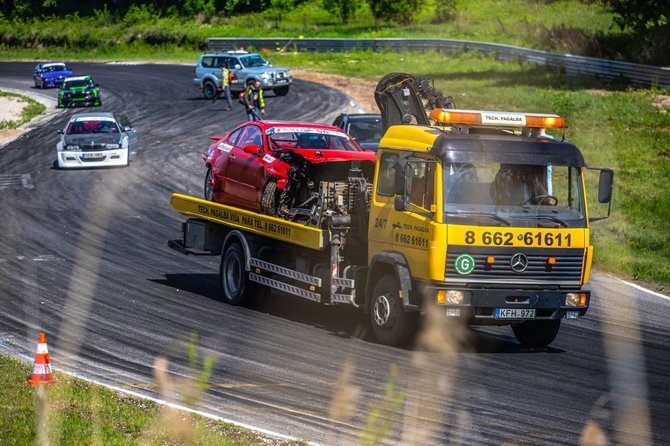 Gailute.lt nuotr./Sumaitotą automobilį žemaitis prikėlė naujam gyvenimui