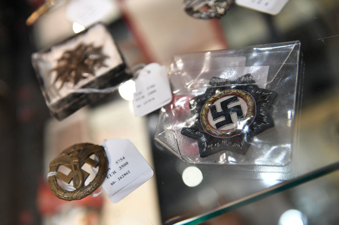 „Reuters“/„Scanpix“ nuotr./Adolfo Hitlerio daiktai buvo parduoti aukcione
