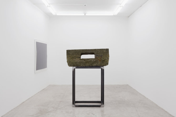 „Lewben Art Foundation“ / Croy Nielsen galerijos nuotr./Mandla Reuter. Schlund, 2013 (granitas, metalas, dažai, 162 x 120 x 145 cm). „Lewben Art Foundation“ kolekcija