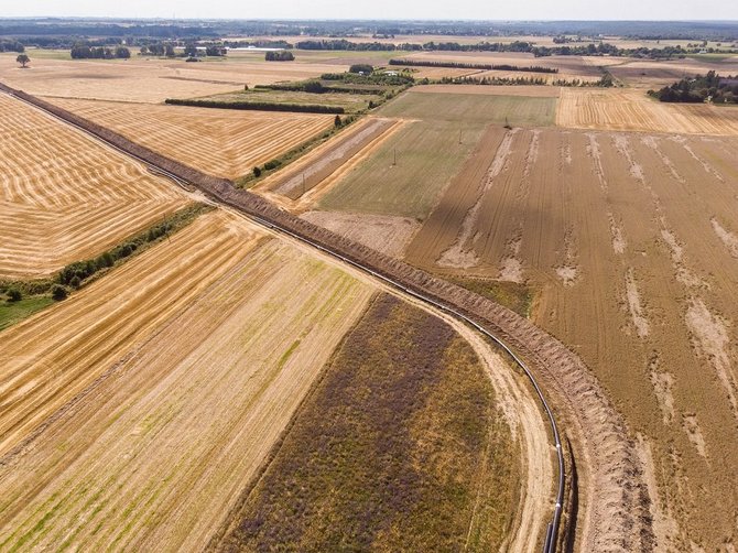 „Amber grid“ nuotr./Po Nemunu nutiesta pirmoji dujotiekio GIPL gija