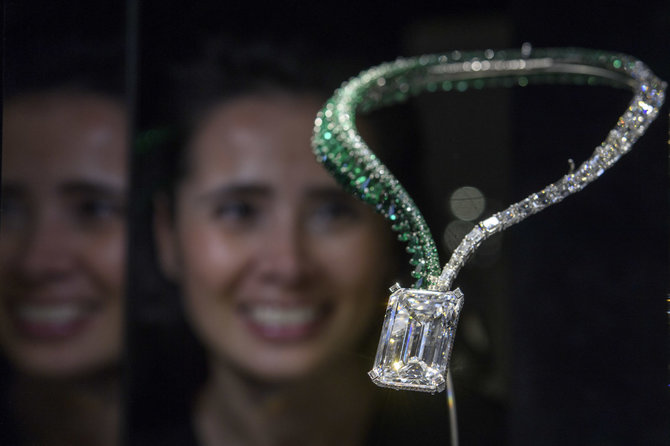 AFP/„Scanpix“ nuotr./Šveicarijoje parduotas deimantas už 28,7 mln. eurų