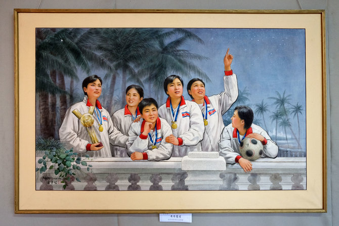 Karolio Žukausko nuotr./Šiaurės Korėjos sportininkai dailininko piešinyje galerijoje