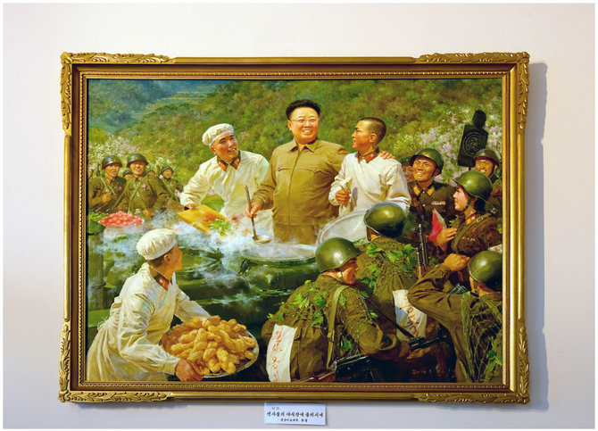 Karolio Žukausko nuotr./Sportas ir menas per muštrą Šiaurės Korėjoje