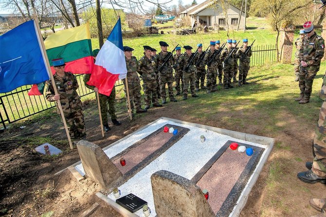 MAL nuotr./Prancūzijos kariai pagerbė žuvusius bendražygius