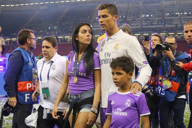 Vida Press nuotr./Cristiano Ronaldo su drauge Georgina Rodriguez