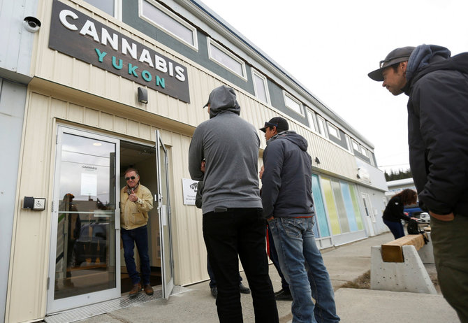 „Reuters“/„Scanpix“ nuotr./Parduotuvė Kanadoje, kurioje pardavinėjama marihuana