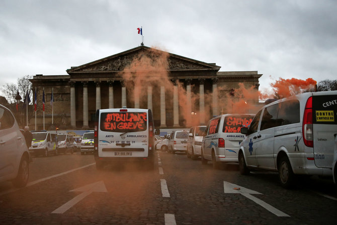 AFP/„Scanpix“ nuotr./„Geltonųjų liemenių“ protestai Prancūzijoje" 