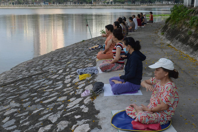AFP/„Scanpix“ nuotr./Falun Gong sekėjai