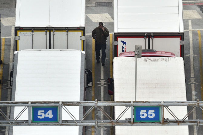 AFP/„Scanpix“ nuotr./Sunkvežimiai Doverio uoste