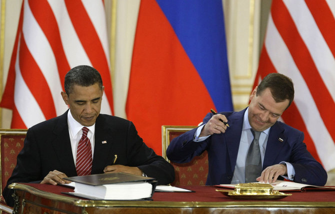 „Scanpix“/AP nuotr./Barackas Obama ir Dmitrijus Medvedevas