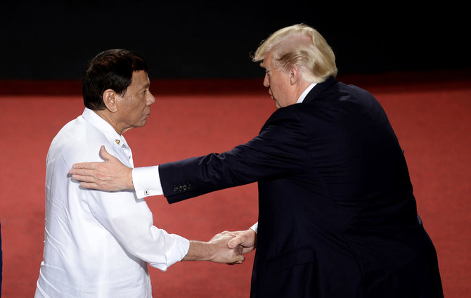 „Scanpix“/AP nuotr./Rodrigo Duterte ir Donaldas Trumpas