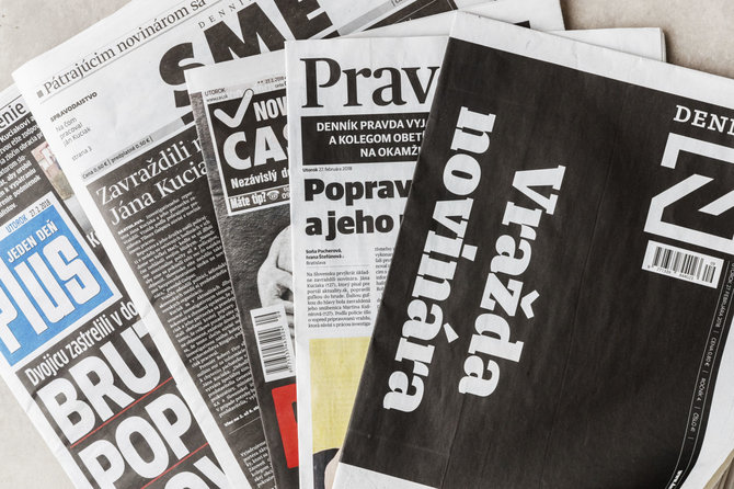 „Scanpix“/AP nuotr./Slovakijos laikraščiai, rašantys apie Jano Kuciako nužudymą