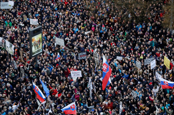 „Reuters“/„Scanpix“ nuotr./Protestas Bratislavoje po Jano Kuciako nužudymo