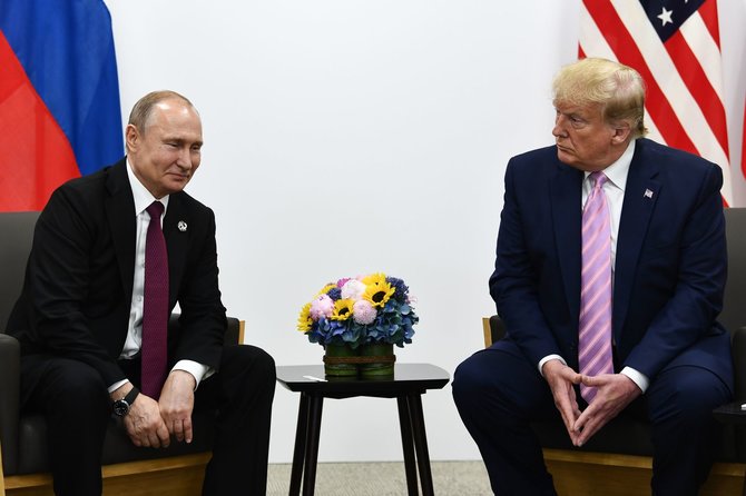 „Reuters“/„Scanpix“ nuotr./Donaldo Trumpo ir Vladimiro Putino susitikimas Osakoje