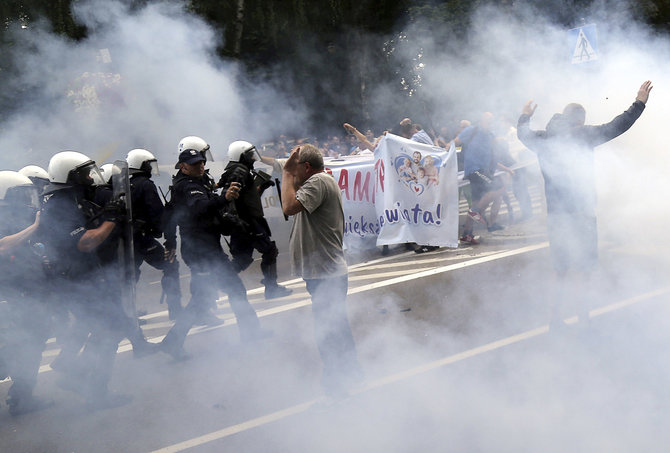 „Scanpix“/AP nuotr./Protestas prieš „Pride“ eitynes Balstogėje