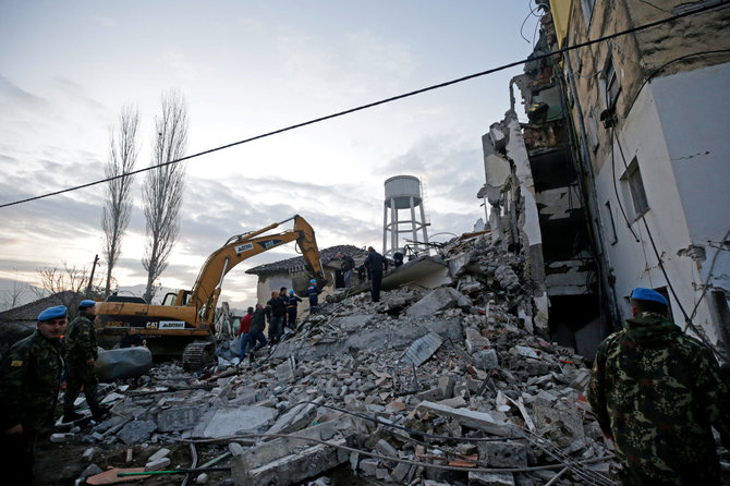 „Reuters“/„Scanpix“ nuotr./Albaniją supurtė 6,4 balo žemės drebėjimas