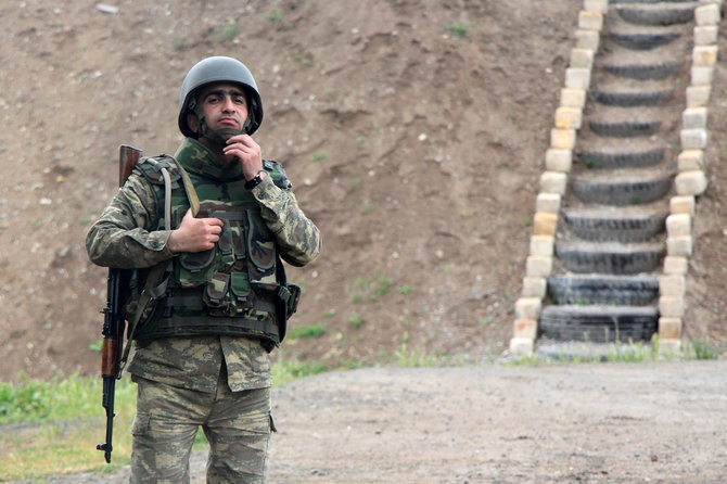 „Reuters“/„Scanpix“ nuotr./Azerų karys