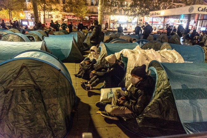 „Scanpix“/„SIPA“ nuotr./Migrantų stovykla Paryžiuje