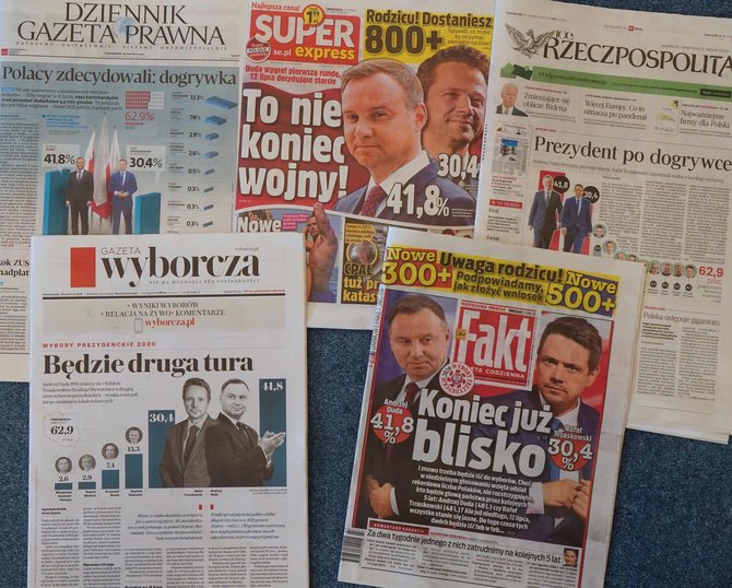 AFP/„Scanpix“ nuotr./Lenkijos laikraščiai