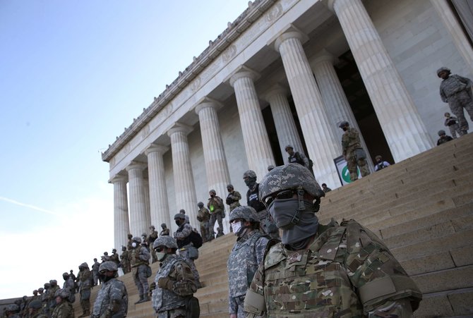 AFP/„Scanpix“ nuotr./Nacionalinė gvardija prie Kapitolijaus birželį