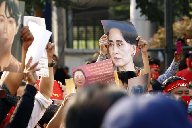 „Scanpix“/ITAR-TASS nuotr./Aung San Suu Kyi rėmėjai Bankoke