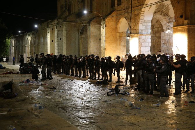 „Scanpix“/„SIPA“ nuotr./Izraelio policija prie Al Aksos mečetės