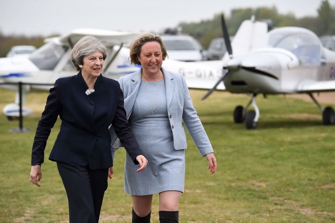 AFP/„Scanpix“ nuotr./Theresa May ir Marie Trevelyan
