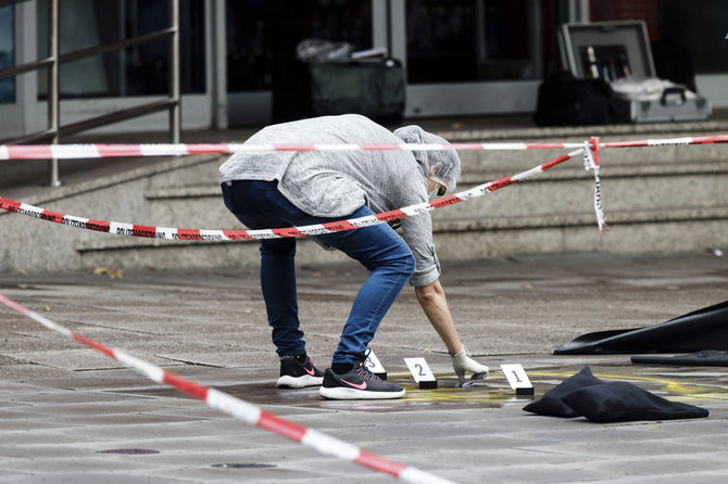 „Scanpix“/AP nuotr./Hamburgo prekybos centre nudurtas žmogus, dar keli – sužeisti
