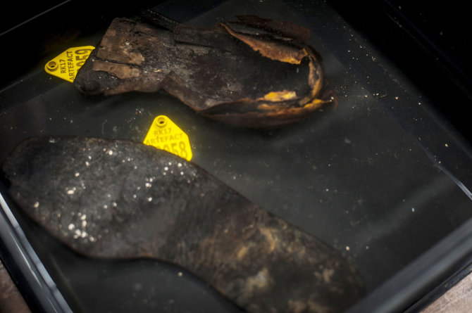 „Scanpix“/„PA Wire“/„Press Association Images“ nuotr./Sudužusiame senoviniame olandų burlaivyje rasta sidabro ir žmonių kaulų