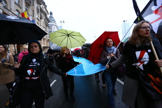 „Scanpix“/„Sipa USA“ nuotr./Protestas prieš Lenkijos vyriausybės planus sugriežtinti abortų įstatymą