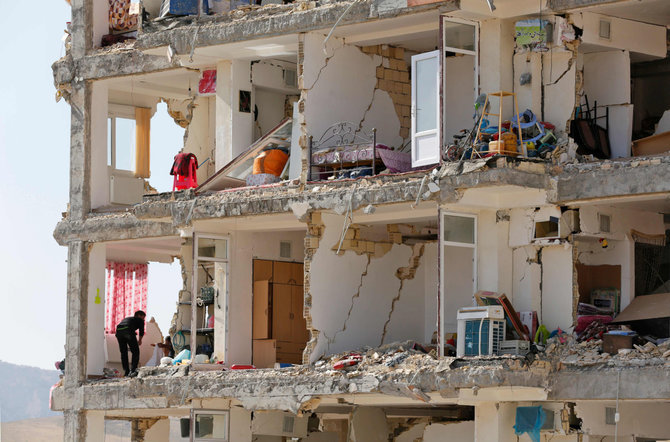 AFP/„Scanpix“ nuotr./Iranas po žemės drebėjimo