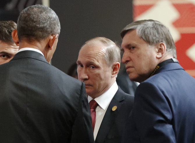AFP/„Scanpix“ nuotr./Vladimiras Putinas ir Jurijus Ušakovas