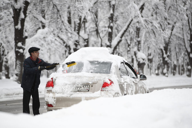 „Scanpix“/AP nuotr./Sniegas Maskvoje