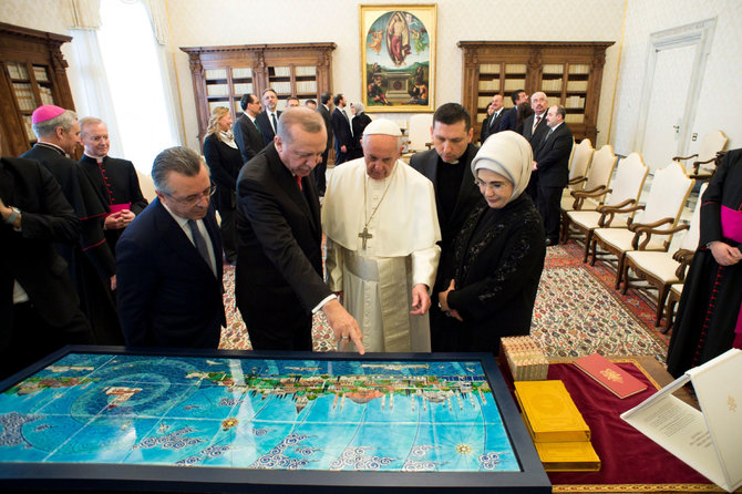 AFP/„Scanpix“ nuotr./Recepas Tayyipas Erdoganas ir Popiežius Pranciškus