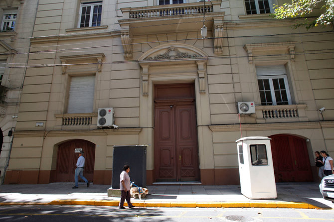 „Reuters“/„Scanpix“ nuotr./Rusijos ambasadai Argentinoje priklausantis pastatas, kuriame buvo rasti lagaminai su kokainu