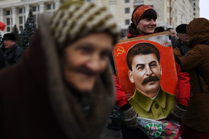 AFP/„Scanpix“ nuotr./Josifo Stalino gerbėjai mini 65-ąsias jo mirties metines