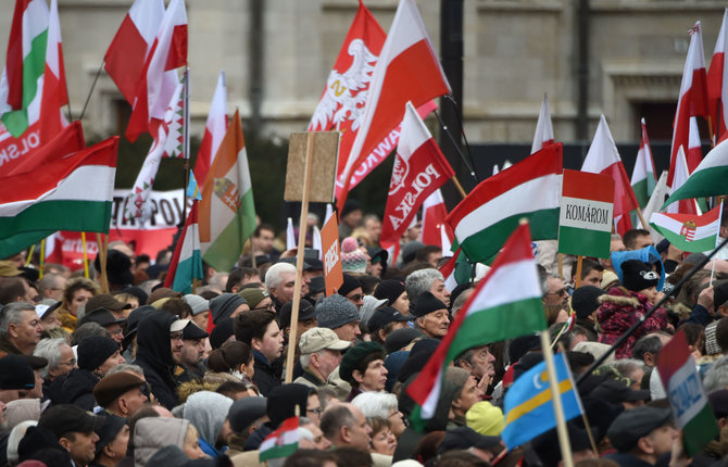 AFP/„Scanpix“ nuotr./Viktorą Orbaną palaikantys vengrai