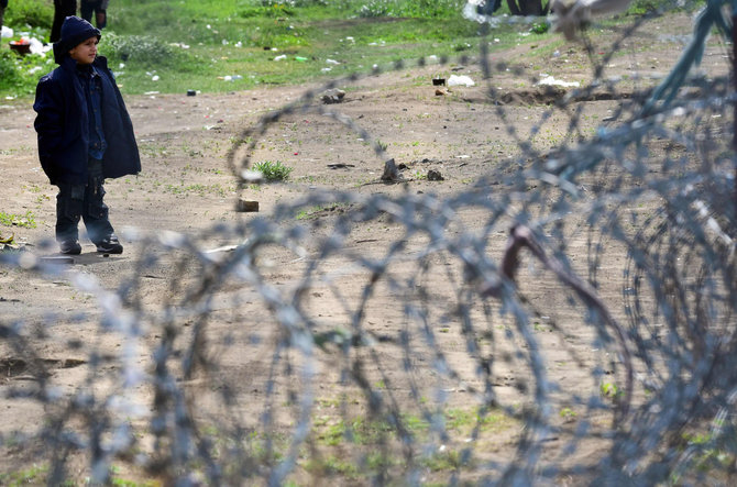 AFP/„Scanpix“ nuotr./Pabėgėlis Vengrijos pasienyje