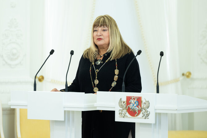 Roberto Riabovo / BNS nuotr./Prezidentas įteikė Nacionalines kultūros ir meno bei Jono Basanavičiaus premijas