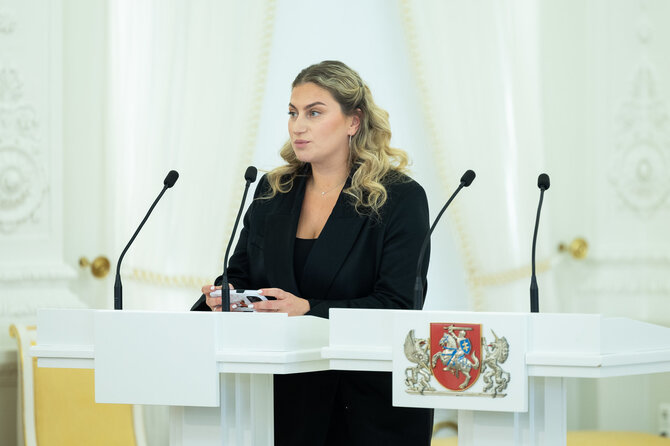 Roberto Riabovo / BNS nuotr./Prezidentas įteikė Nacionalines kultūros ir meno bei Jono Basanavičiaus premijas