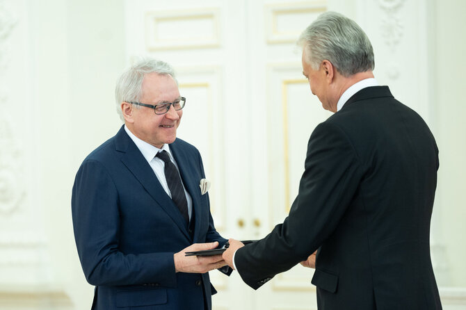 Roberto Riabovo / BNS nuotr./Prezidentas įteikė Nacionalines kultūros ir meno bei Jono Basanavičiaus premijas
