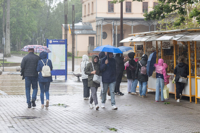 Roberto Riabovo / BNS nuotr./Lietinga vasara Palangoje 