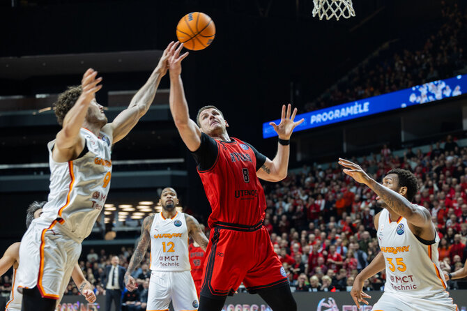 Roberto Riabovo / BNS nuotr./Klaipėdoje „Rytui“ nepadėjo Artūras Gudaitis, prieš tai šią savaitę žaidęs FIBA Čempionų lygoje su Stambulo „Galatasaray“. Tą kovą „Rytas“ pralaimėjo po pratęsimo.